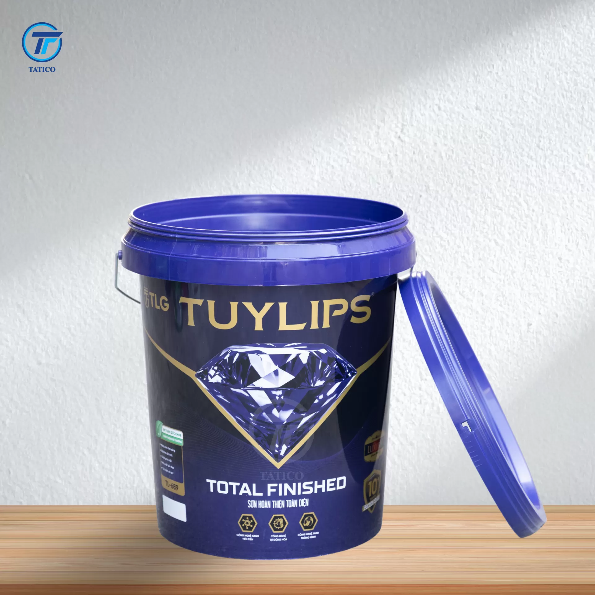 Vỏ thùng sơn nhựa Tatico in trong lòng khuôn